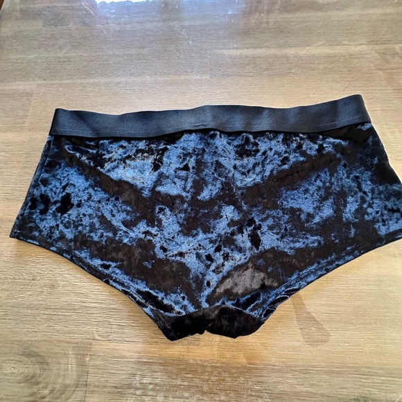 PINK Victoria's Secret Black Velvet boy shorts. NWT. Rare find no longer sold XL - Picture 2 of 4